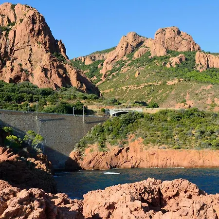 Magnifique Vue - 2 Pieces Climatise Avec Terrasse A Cap Esterel *