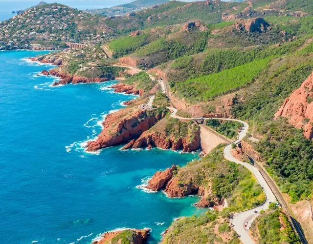 Magnifique Vue - 2 Pieces Climatise Avec Terrasse A Cap Esterel *