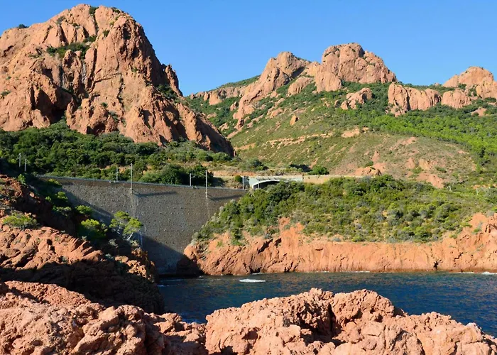 Magnifique Vue - 2 Pieces Climatise Avec Terrasse A Cap Esterel *